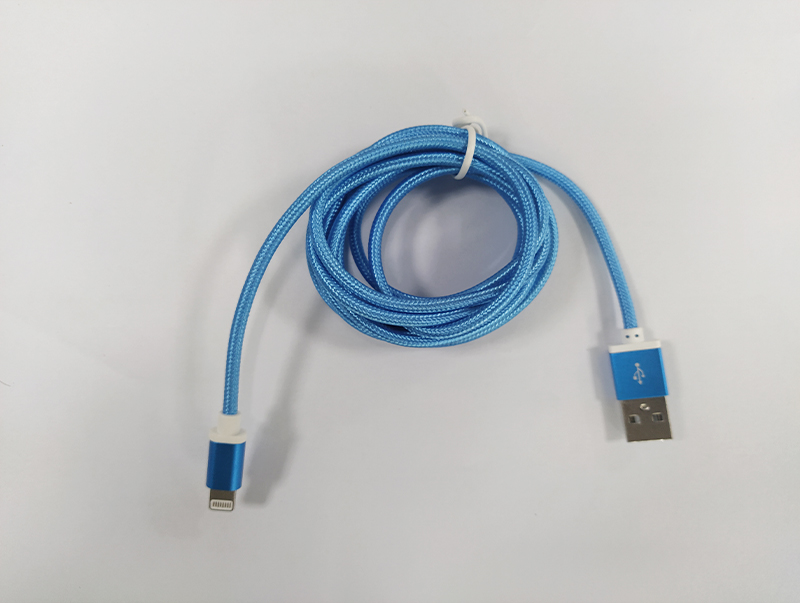 尼龍編織2A快充蘋果數(shù)據(jù)線，深圳數(shù)據(jù)線廠家